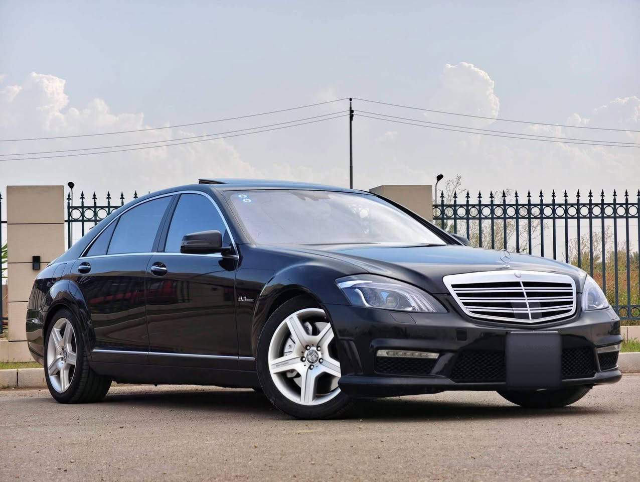 سلام عليكم تحفه للبيع AMG  S63 موديل 2007 وارد يابان ماشيه 137الف رقم واسط مميز بسمي محرك V8  باب طويل فول مواصفات سياره كارتون مال جناي *********** سياره جكات فول ع اخير مكان بابل ترهم مراوس
