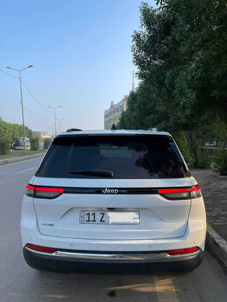 جيب كراند شيروكي ( 4xe هايبرد ) 2024
محرك : 2000 تيربو + هايبرد + كهرباء 
ماشية : ٣٧ الف 
ضررها بسيط : قطعه وحده مبدل نفس لون( بدون ايرباك) 
 
#المواصفات

١- بانوراما 

٢- بصمة تشغيل وابواب وتشغيل عن بعد

٣- صندوق كهرباء 

٤- مقاعد جلد + كهرباء + خزن ميموري

٥- تدفئة سترين + مقاعد

٦- خمسة راكب 

٧- رادار 360 درجة 

٨- تحديد مسار 

٩- حساسات خلفية 

١٠- تبريد قطعتين 

١١- خمس انضمة قيادة 

١٢- دفع رباعي. 

١٣- كير موس 

١٤- هاند بريك بصمه 

١٥- شفتات ستيرن 

١٦- لايتات لد 

١٧- هيترات في الكشن 

١٨- كيبل شحن اصلي مع السيارة 

١٩- ستيرن كهرباء +فول تحكمات 

٢٠- سستم صوت و دمام خلفي 

السعر : 348$

مكان السيارة بغداد 

رقم الهاتف : ***********
