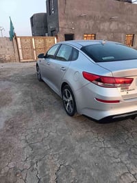 ٢٠١٩ • امريكي • كاميرا شاشة