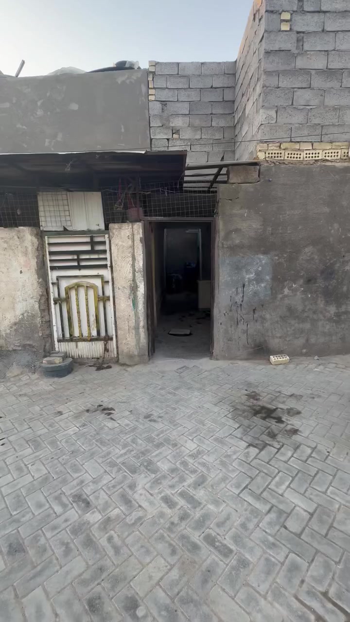 يا الله 
دار للبيع المساحه 100متر مربع واجه 10نزال 10طابو زراعي سند 25عنوانه سبع قصور شارع ابو علي قرب جامع الحمزه 
كافه الخدمات متوفره مي كهرباء مجاري تبليط 
سعر 38وبي مجال 
رقم الهاتف ***********
