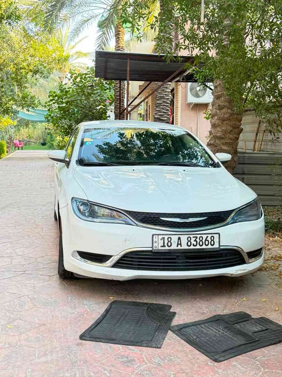 سلام عليكم 
C200 موديل ٢٠١٦
حادث موضح بالصوره بيه ربع البنيد مصبوغ كل شي بيه بلاديه 
بعض زلوغ بسيطه بالجانب سياره نضيفه سعر 95وبيه مجال بسيط
***********
