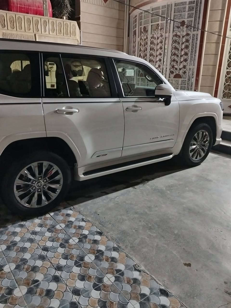 سلام عليكم الاندكروز موديل 2024 زيرو ماشه 8 الف مكفولة كفالة عامه سياره بعدهه زيره فول مواصفات GXR توين تيربو المتدد ساز ام الضمان السعر 780 وبيه مجال المكان البصره الاستفسار ***********
