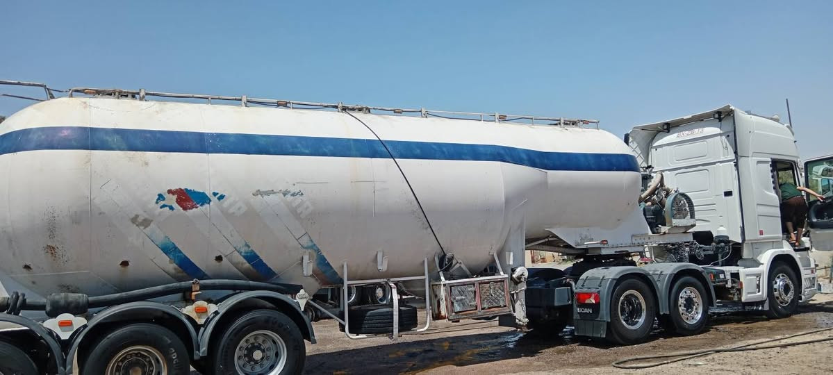 سايلو سمنت سويدي حموله ٥٠ طن دويز ٤ بستم ضاغطه طير تخم تاير كهربائيات هوه اي نقص مابي للاستفسار ***********
