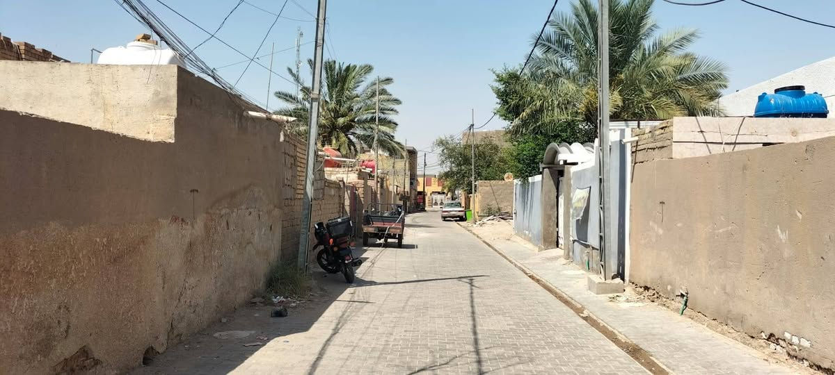 بيت في الحي العسكري مساحه 300م الواجه 15والنزال 20 في الشارع المقابل جامع الامام المهدي  ونفس الشارع الي يطلع على التارتان مال الزيتون للاستفسار التواصل على الرقم ***********
