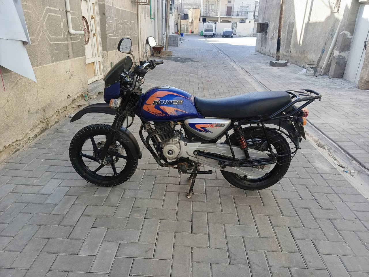 السلام عليكم دراجه بوكسر فحل للبيع رقم وسنويه موديل 21 كفاله كله على البلاد نضيفه كلش تحويل ثاني يوم السعر واحد و 650 )  1650 عنواني بالزبير الشراي يتصل *********** الدراجه شرط أحله من الصور
