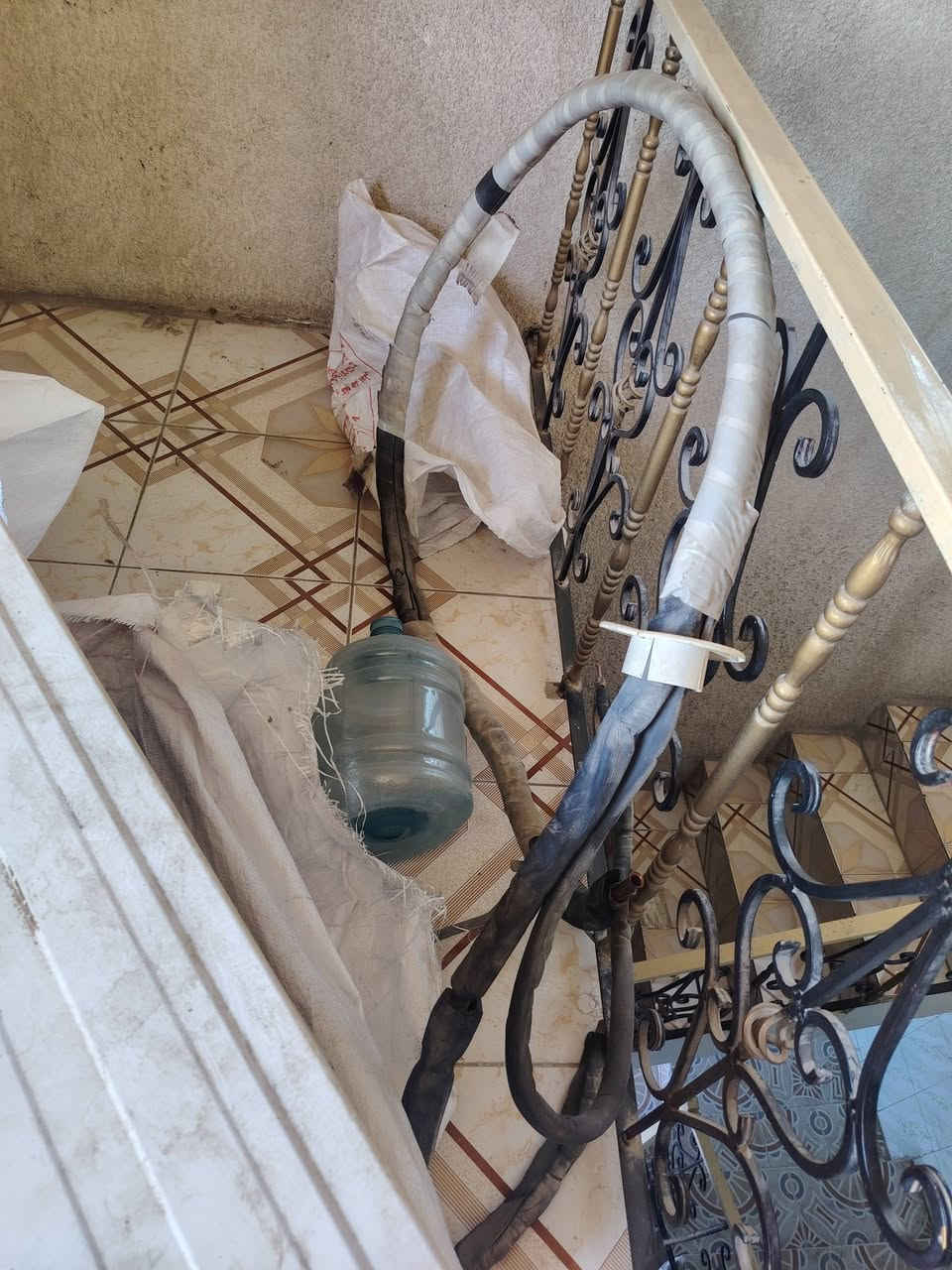 السلام وعليكم هاذ سبلت توسوت طن ونص شغال سعره 250 الف قفل بدون معامله رقمي ***********
