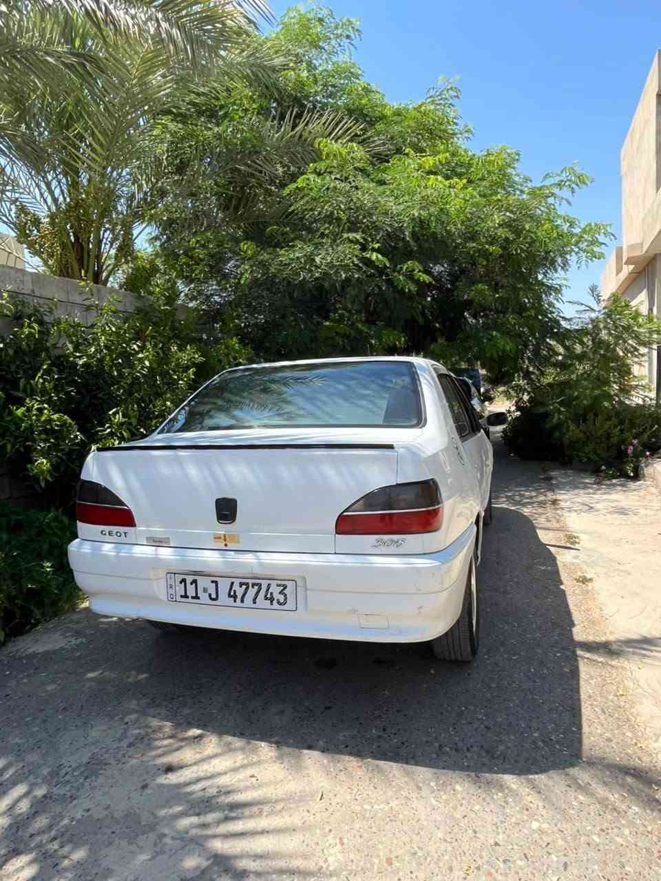 السلام عليكم 
للبيع بيجو 306 حره رقم بغداد إنكليزي 
محرك شرط لابخار ولا تنقيص كير شرط 
تبريد ثلج تدفئة جهنم 
تايرات جدد+ وياله جدد 
صدر خلفي أمامي جديد 
لونها ابيض 
السيارة مال جنيه ترهم مال خطوط لليحب يشتغل خطوط 
غرفتها جديده 
السيارة ماتخلي عليها ربع الله شاهد 
مكان السيارة العلم 
***********
السعر 48 وبيها مجال

