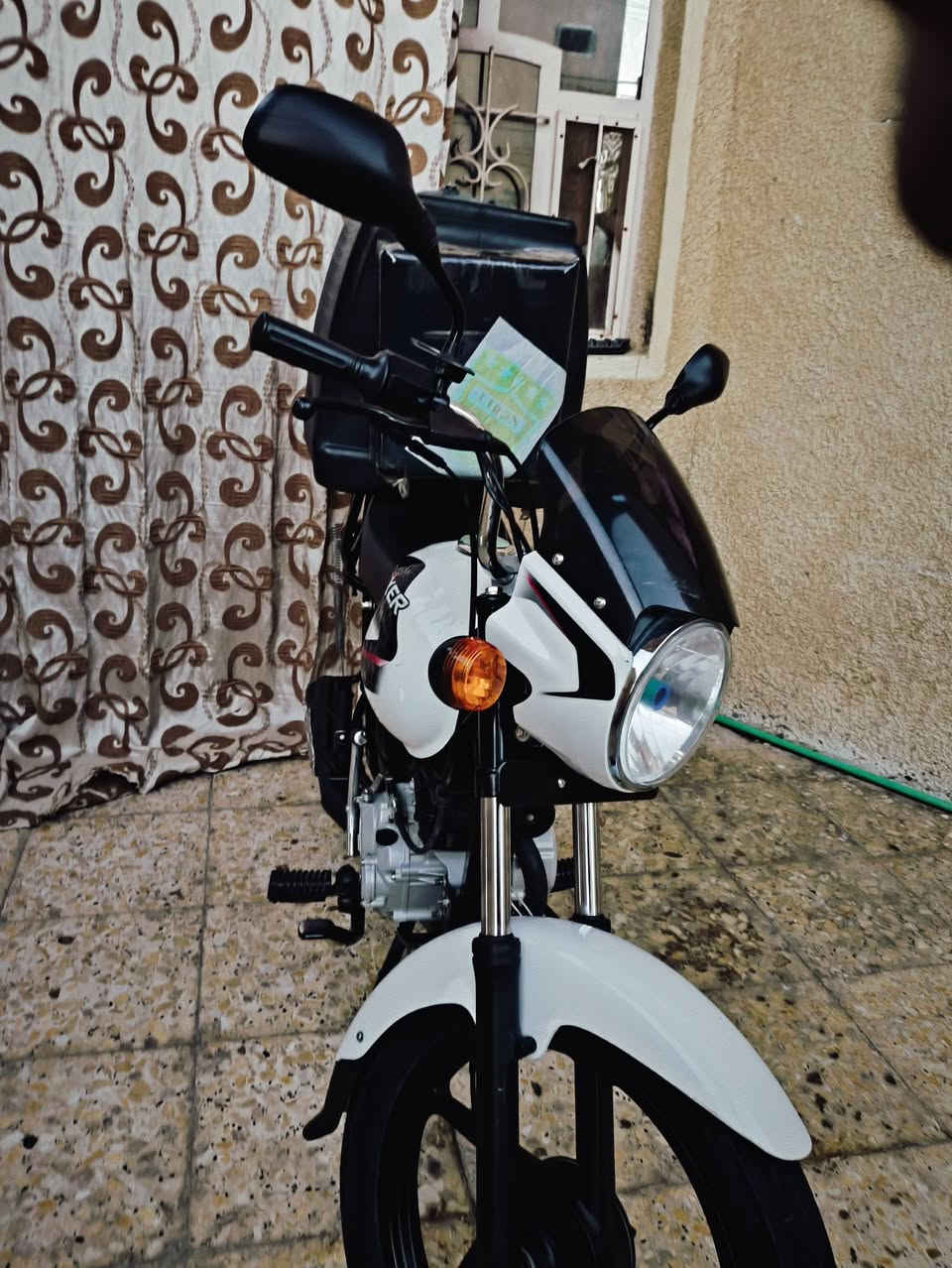 سلام عليكم دراجه بوكسر كلاسك موديل 23مرقمه بغداد للبيع التفاصيل كامله بلخاص او على الرقم *********** 
دراجه كفاله  بعدهي زيرو مشتغله بس 5اشهر
