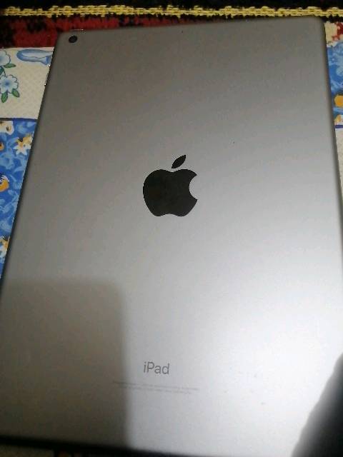 آيباد الجيل السادس للبيع، بحالة جيدة جدًا. التخزين الداخلي 32 جيجابايت، مع مساحة متوفرة للاستخدام. الجهاز يشتغل بنظام iOS 17.7.10 بدون أي مشاكل ويجي مع بلوتوث وواي فاي. مناسب للطلاب والاستخدام اليومي.
