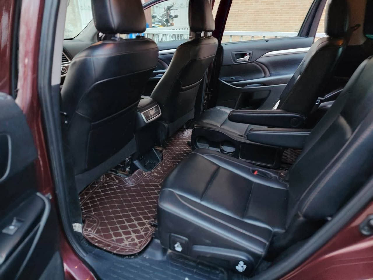 هاليندر 2019 سياحي منفصل
تبريد ثلاثه قطع احساس 
أمامي وخلفي جنطه كهربائي رادار 
 فتحه فول مواصفات
مكان بغداد الكاظميه سيارة بسمنه
رقم جديد هزه جديده
***********
