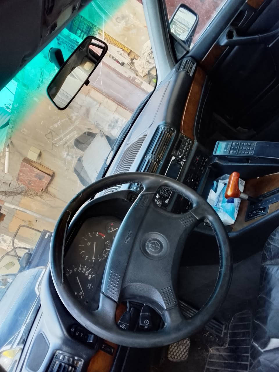 السلام عليكم بي ام موديل 91  735   رقم صلاح الدين تحويل مباشر السياره جاهزا محرك مكفول كير كشر اكسن كهربائيات كله شقاله محرك مفتوح 3.5 صدر جديد لسعر 48 وبيها مجال رقم ***********. ***********. مرخصت المدير الكروب
