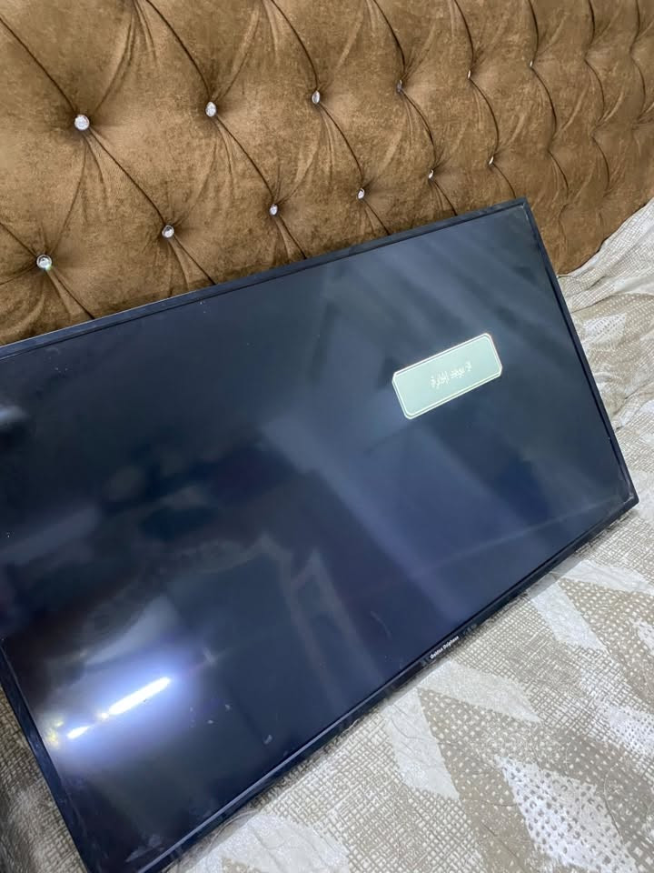 السلام عليكم شاشه للبيع
حجم43 بدون نت شغال وبدون ريموت مستعمل شي قليل 
نوعه او اسمه كولدن دولفين (Golden Dolpheen)

قيم بما يرضي الله ***********
