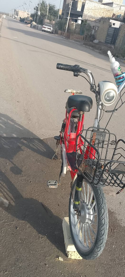 سلام عليكم دراجه شحن للبيع دراجه عوزه بس بطاريتين و بيه 2جددد عوزه بس بطاريتين دراجه شرط و جميع الكهربائية شغاله اشاير هورن ليت عنوان سوق الشيوخ العكيكه 📞*********** سعر 200وبيه مجال
