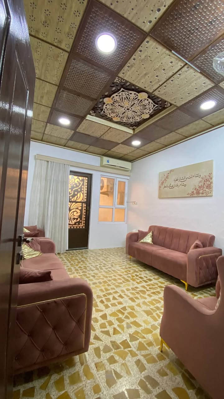للبيع دار  ١٠٠ متر واجه ٥
📍 طابق ونص بناء حديث

📍والموقع حي السلام قريب من سايدين السلام

📍 يحتوي الدار على غرفتين ومطبخ وصحيات 

للتواصل والاستفسار الاتصال على الأرقام 

***********
***********
