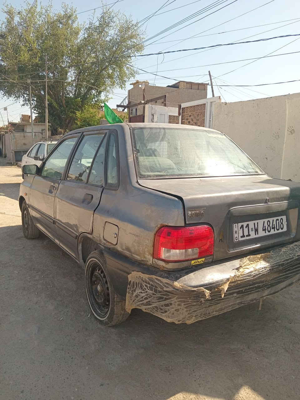 السلام عليكم سايبة موديل ١٢ بغداد ابسمي مكينه تجفيت جديد مشط استيرن جديد صدر جديد اكلج جديد كهربائيات كله شغال نقص تبريد فقط السعر 30 ورقه المكان بغداد شهداء البياع للاتصال *********** واتساب
