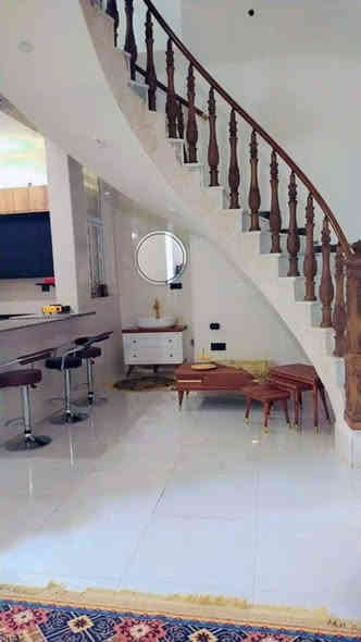 يتوفر لدى مكتب الرائد للعقار بيت بحي الحسين ( حي البعث سابقا) المساحة 150 متر بناء واحد ع واحد سنة
البناء 2023 مطلوب اسكان 60   مليون
الاول استقبال وهول وصالة ومطبخ حار وبارد وغرفة نوم
الثاني ٣ غرف نوم 
الثالث غرفة وبيتونه
كهربائيات وماء كله درجة اولى 
لمعرفة السعر مراسلة الصفحة او الاتصال ع الرقم 
*********** يتوفر واتساب
