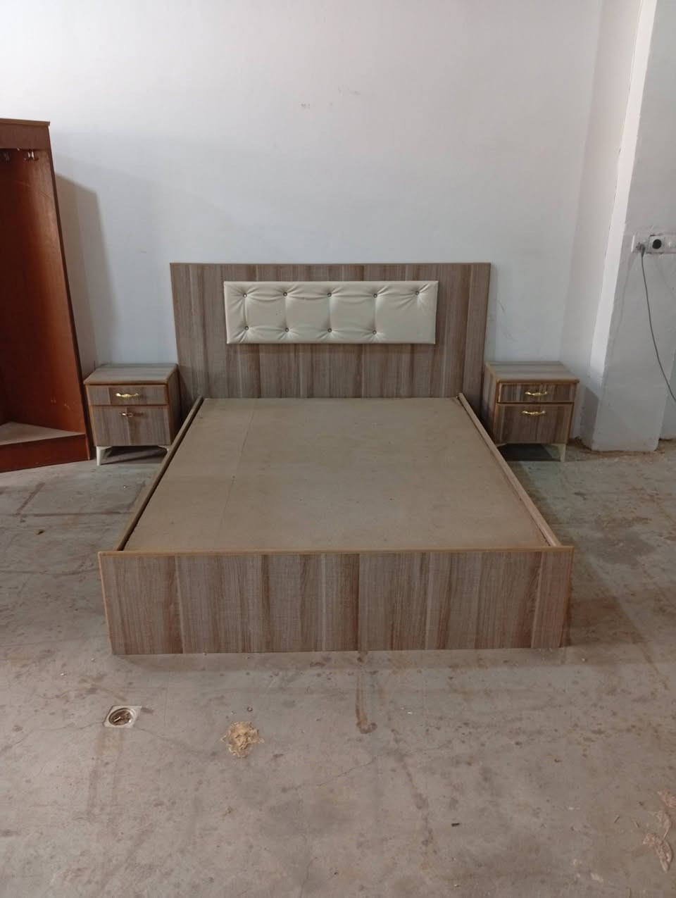 غرفة نوم٦قطع كلش نضيفه شرط النضافه٣٧٥للستفسار
***********او***********
