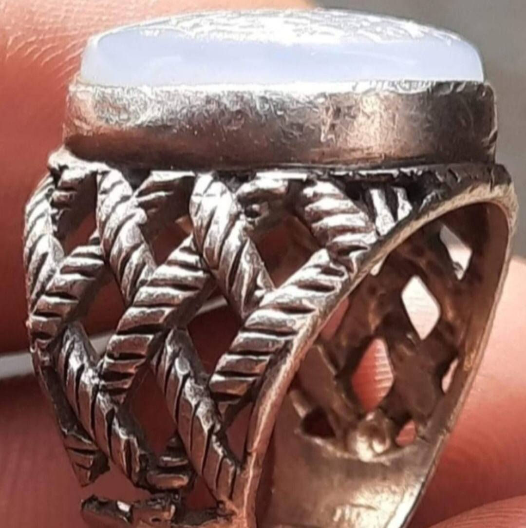 عقيق يماني قديم جراخه قديمه صياغه يدوي ابيض


**إذا كنت صاحب هذا الإعلان وتريد حذفه لأي سبب، رجاءا أرسل رسالة إلى الدعم الفني**