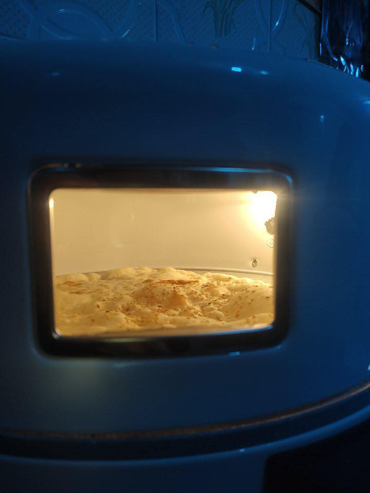 خبازة من ماركة امبليوم الألمانية❤️‍🔥💥
*هيتر حلزونزي كبير
*القدرة 2200 واط. القطر 40 سم 
*اضائة داخلية +هيتر منفصل
*قاعدة كرانيت مانعة الالتصاق
*ثرموستات للتحكم بدرجة الحرارة
*ضمــــان سنــــة وكالة امبليوم

للحجز مراسلة الصفحة او اتصال على الرقم. ***********
