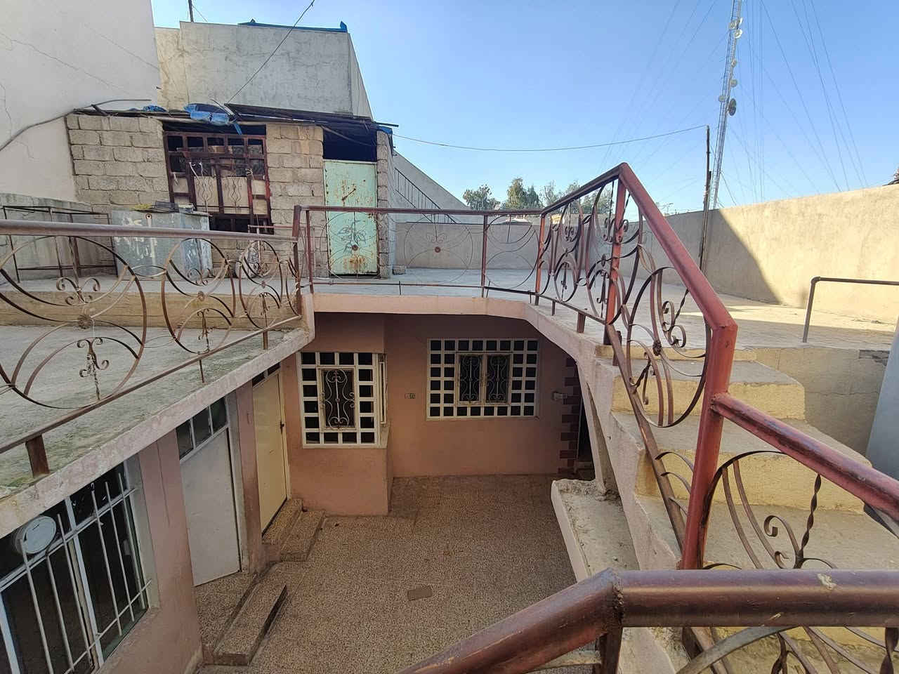 السلام عليكم دار للبيع قطاع الثاني فرع سيد علي فخري
مساحه 110شرقي زراعي
 السعر اتصل مامتواجد ع فيس
***********
