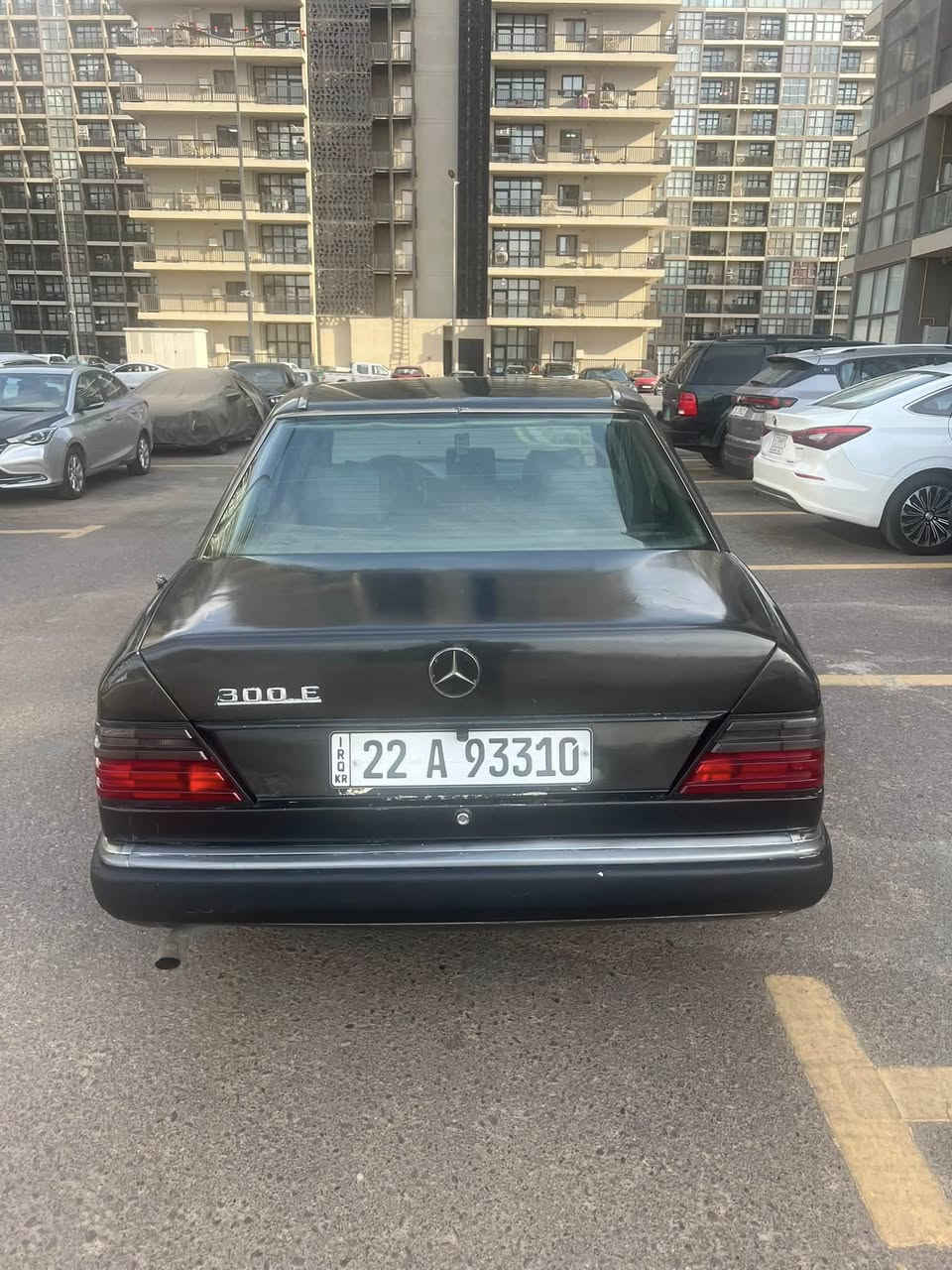 السلام عليكم 
مارسدس دب موديل 1991 رقم اربيل الجديد هزه وسنويه جديد
محرك 2500 بطه
تبريد 
كهربائيات كامله
السعر 48 وبيها مجال بسيط
مكاني بغداد حي الجهاد 
***********
