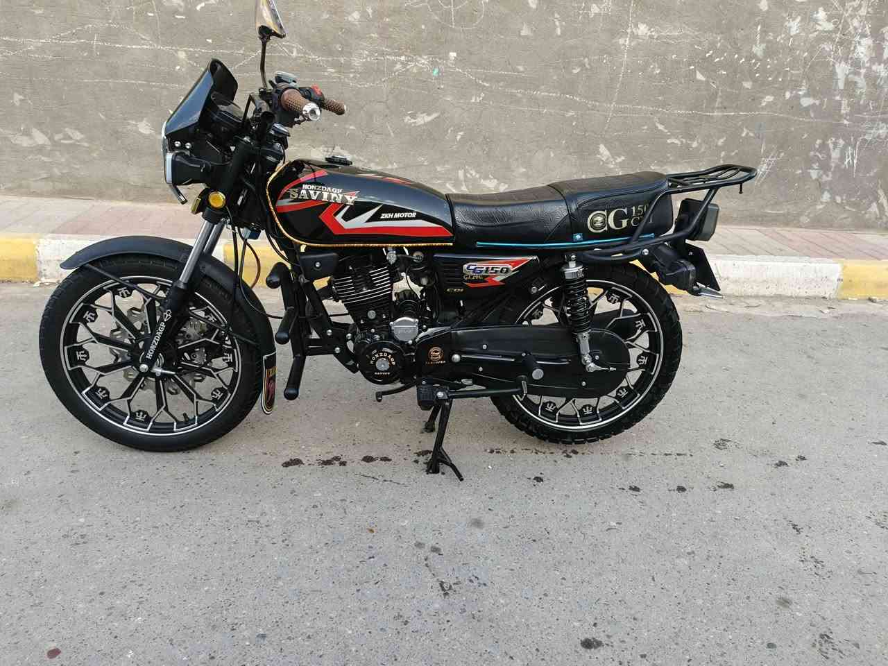 دراجه سيفان هونزدا موديل 25 جديده وجاهزه من كلشي اوراق منفيس تشغيل عن بعد+ بصمه سكان تراي وشلعه ومعدل فول؟؟ 
العنوان فلوجه شهداء.... السعر 900 وبيه مجال بسيط جدا.. واتساب +اتصال ***********
