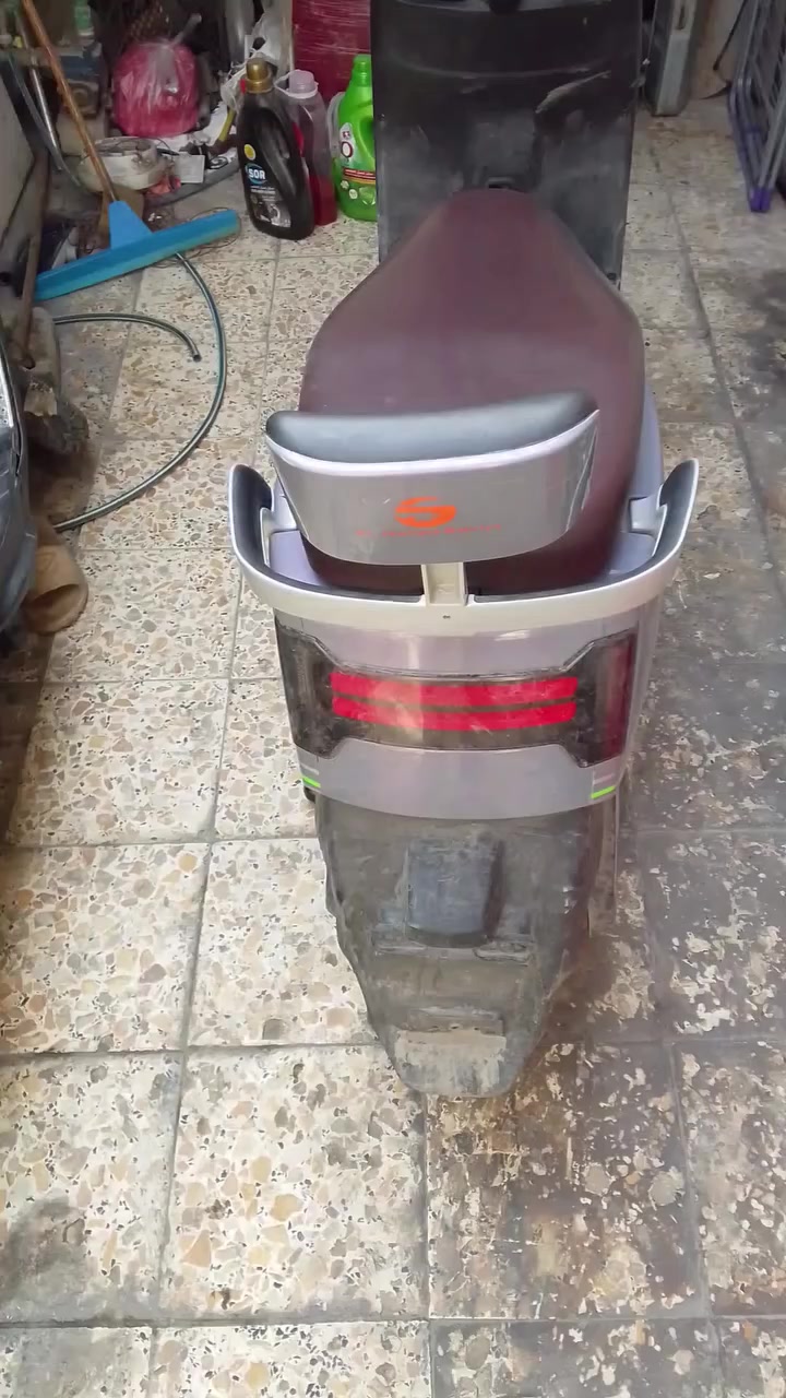 السلام عليكم
دراجة شحن للبيع مستعملة ما بيهة شي فقط الكفر الامامي استعمال 3اشهر السعر 550 قفل ول شراي اني اجي 
رقمي ***********
