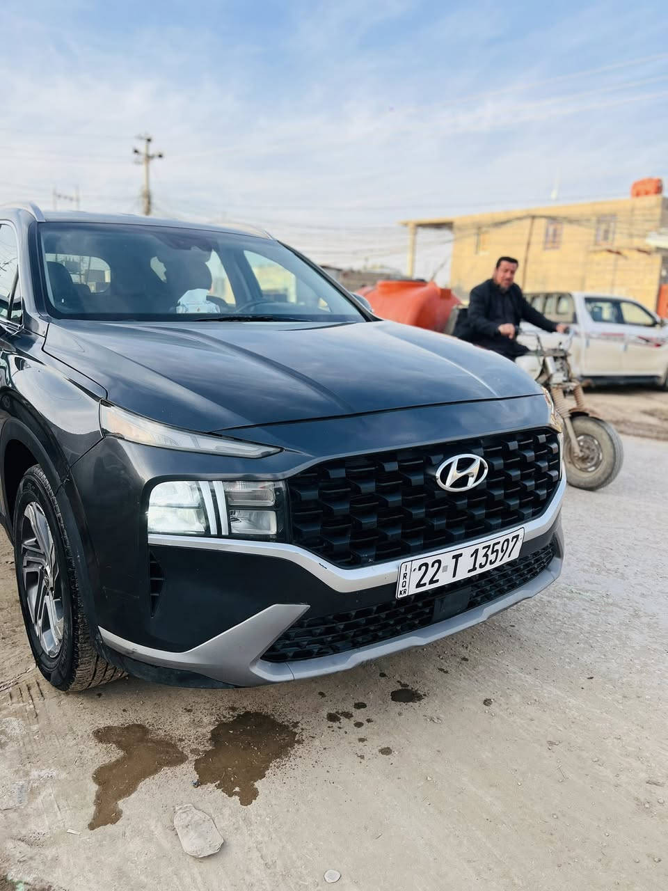 سلام عليكم سنتافيه للبيع موديل2023 سيارة جديده حيل وارد امريكي ضربته موضحه بالصور رقم أربيل دولي بسمي سنويه٣٠ جديده تحويل مباشر بصمه اربع أبواب جنطه كهربائيه تحكم سترين محرك2500 شاشه تحكم فوول سعره٢١٠ مكان ناصريه رقم شراي يتصل***********
