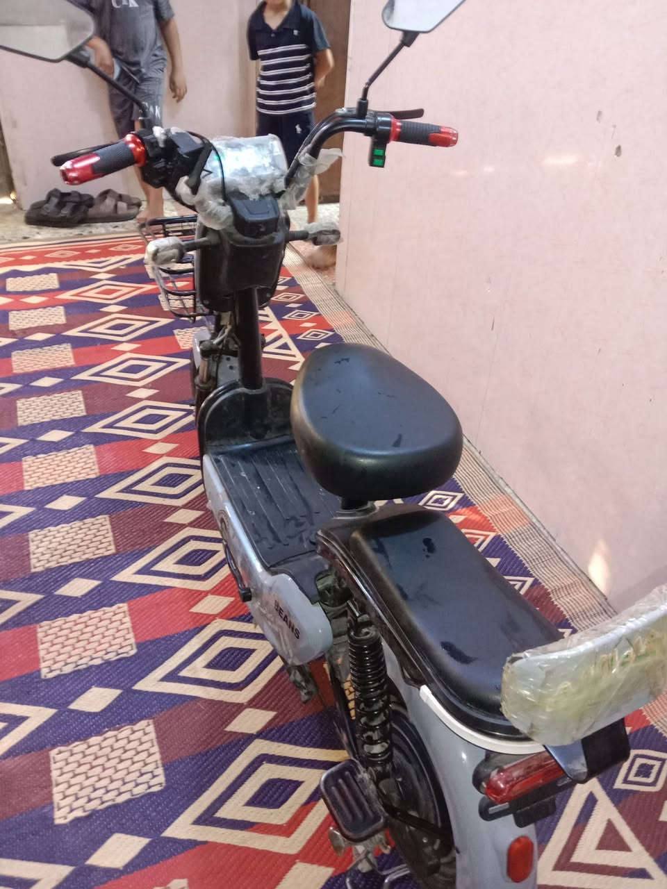 سلام عليكم دراجه شحن لبيع السعر 250بيه مجال نستخدمه قليل التواصل ***********
