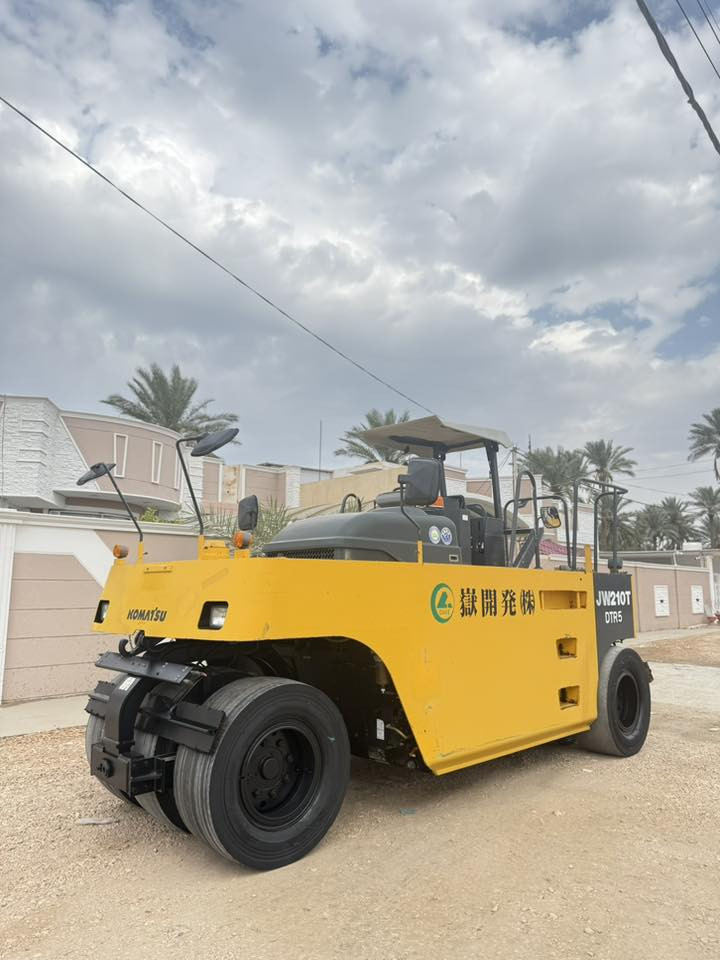 السلام عليكم للبيع  كاوسكي دخول جديد ما مشتغله بالعراق احدث موديل بالسوك مكينه V6 ازوزه كير اوتماتيك المكينه فول عادي  عل وضع الشركه كلشي بيه شغال 100‎%‎ 
للاستفسار ***********
