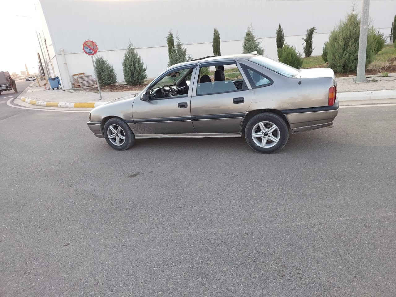 ❤بەناوی خوای گەورەو میهرەبان❤ ئۆپڵ ڤیکترا    مۆدیل 1990ئارم پلاسیک سلیمانی بەشەرتی ئارمو ئەوەلیات و موسو براوە ش بەشەرتە دەعامی بۆ دەعامی بەشەرتە گیرو مەکینە بەشەرتە مەکینە 20  سوکان پاوەر  و سیدی و ئەی بیئێس و قفڵ مەرکەزی و کۆنترۆڵ سڵایت    یەک دینار مەسرە فی نیە   کارەبای گشت گیانی ئیشە کات  و چوار تایەو ویلی  تازەی لەژیڕە   پێشو دوای تازە داگیراوە   سعری 21گەڵاو معامەلەیە کەم  شوین سلێمانی     ژ . م   ***********             ***********
