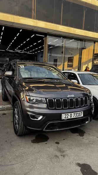 جيب لاريدو 2021 
سياره حلوه ونضيفه ضررها حيل بسيط براس البوند صبغ موضح بالصور وملاحضات بارد كدام العين سياره فول مواصفات عدا الفتحه 
محرك 6 سلندر كير ومحرك شرط على وضع الشركه السياره ماشيه 70 الف حقيقي سعر 240 بيها مجال مكان السياره موصل شارع البراوي المعارض الجديده معرض العابد 
***********
***********
