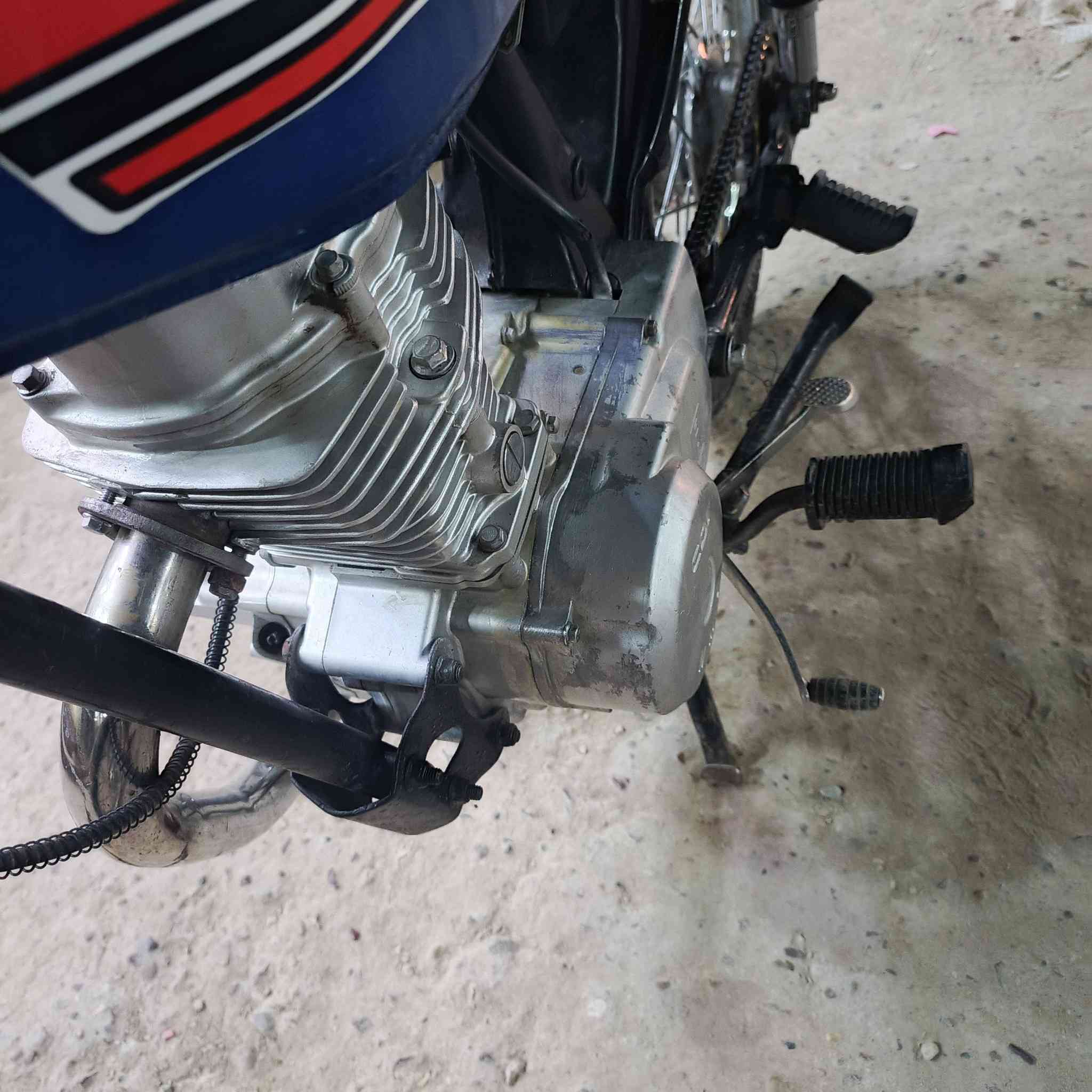 سلام عليكم دراجه البيع وراق صولي بس الوراق شويه متنكعات رقم الشاصي مبين بل وراق الشاص
17والدراجه الباقي 21دراجه حله من الصوره تعال وشوف ي موديلبعينك الدراجه كلش حلوه السعر 350وبيهه مجال حك الجيه المكان كربلاء حيل عباس ‏‪***********‬‏
