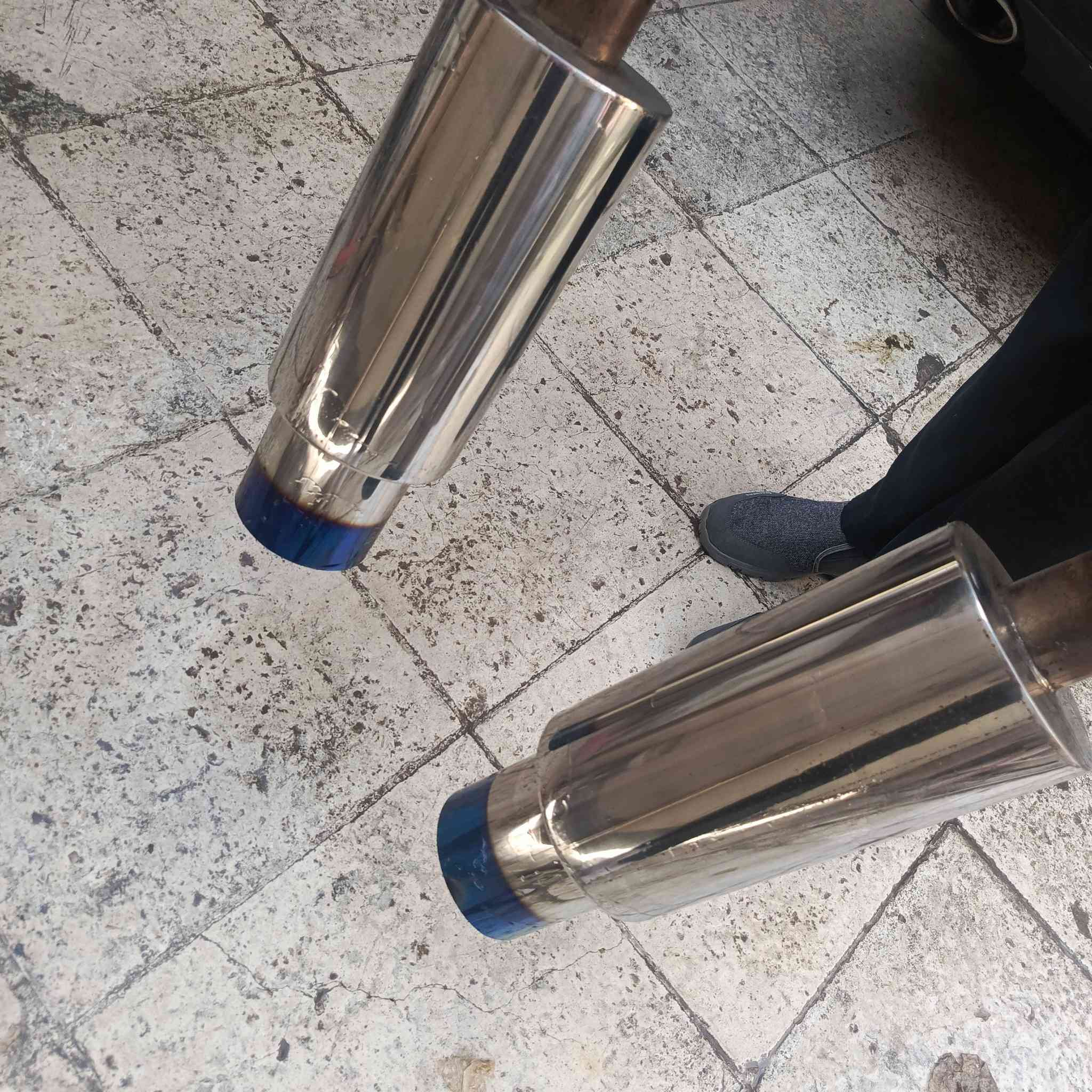 سلام عليكم كزوز رياضي دبل اصلي سل ستيل صوتهن كلش قوي يرهم عله جميع سيارات مكاني بغداد حي العامل سعر100رقمي***********وبي واتساب
