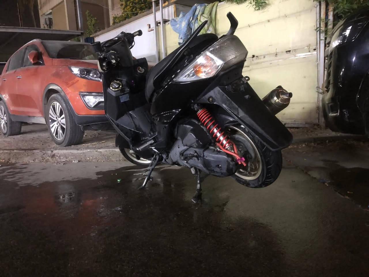 السلام عليكم اخوان
سكنس ياباني نوزل ستان كهربائي 
للبيع الدراجة عليها تزويد خارجي خفيف  صالنصه وشويه خفايف 
الي بنفسه الدراجة يراسل واتساب *********** مموجود خاص
