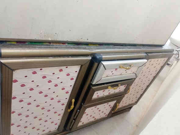 سلام عليكم كوانتر قطعتين معة سنك للبيع بسعر مناسب***********
