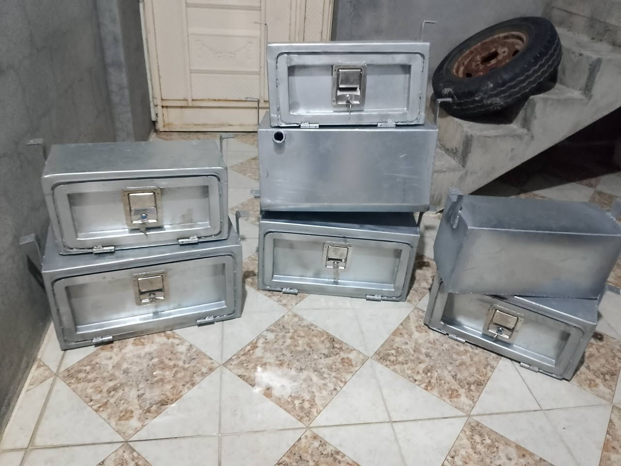 تانکی و سندوق 4000 و2700بۆفرۆشتن شوێن حاجیاوا *********** ***********
