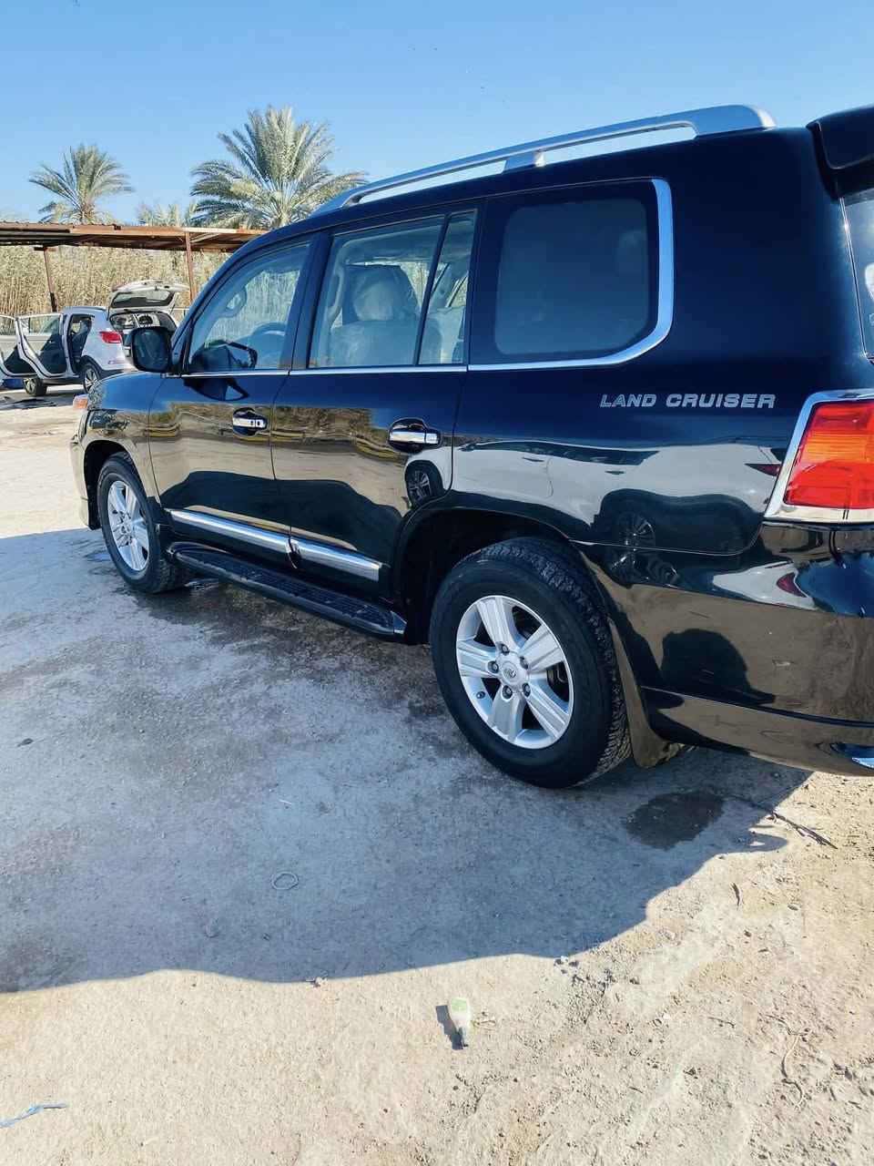 لاندكروزر 2012بريم ماشيه 200الف فول مواصفات سنويه جديده لغايه 2030كير ومحرك جيدجدا شرط بيه شبربارد بالجاملغ الخلفي والامامي سعر 350الف دولار يعني 3شدات و50ورقه قابل للتفاوض بيع مستعجل *********** /***********@إشارة#
