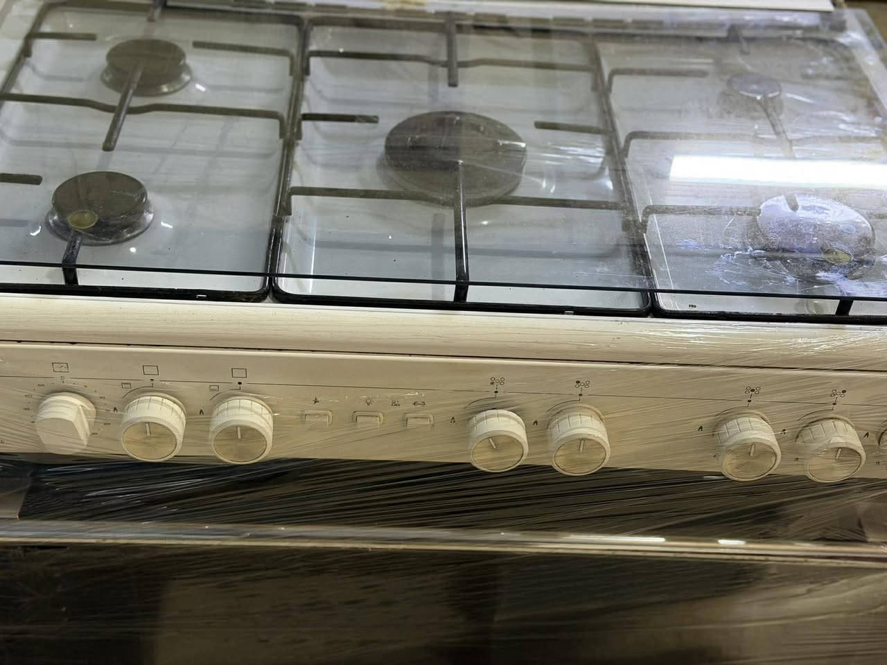 للبيع 
العنوان الديوم شارع 60
توصل على رقم ***********
