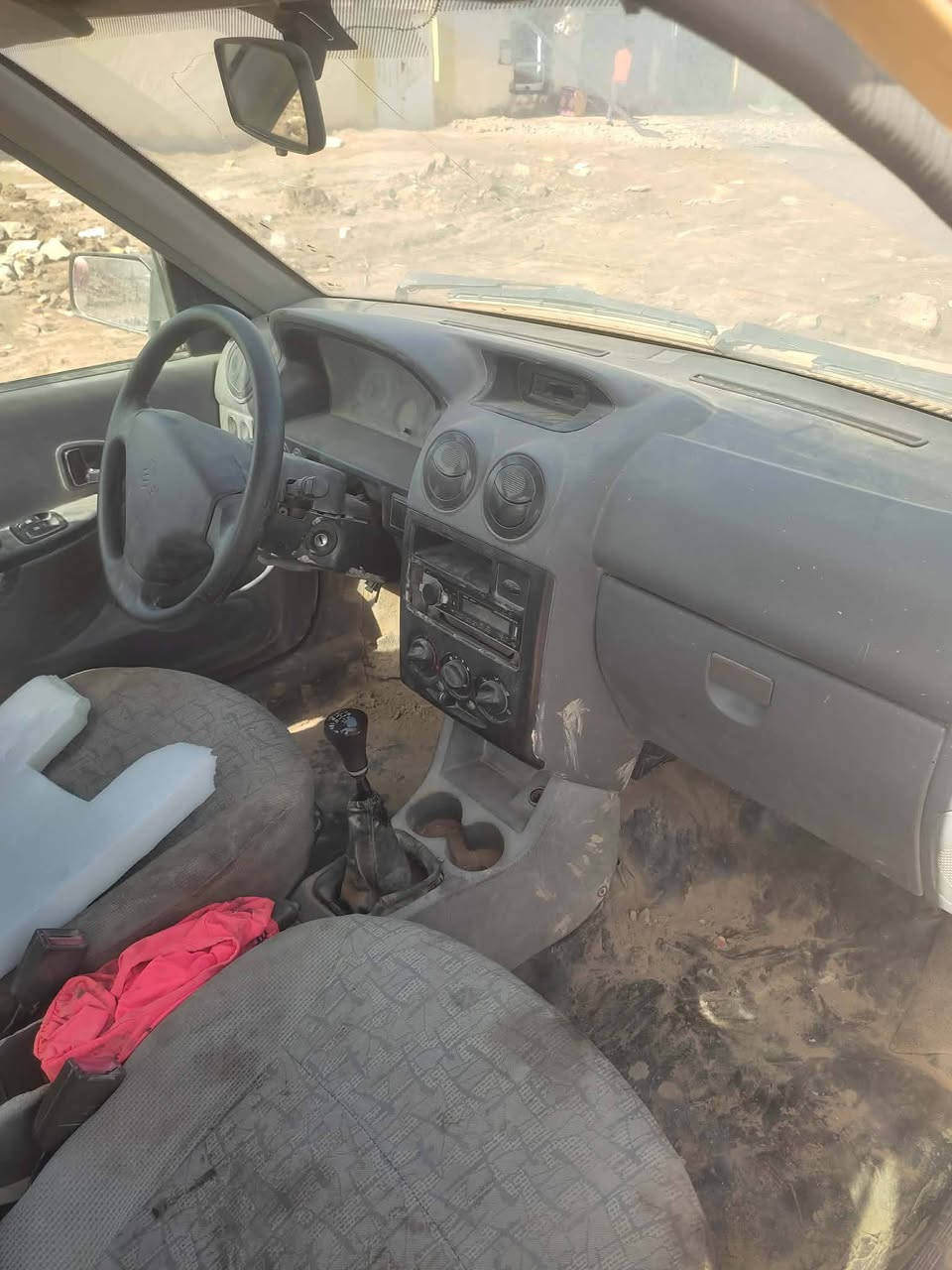 سايبة موديل 2012 السعر 9 مكينة وكير جدد عل الشرط تخم تاير كهربائيات كلة شغال  للبيع مكاني  ***********
