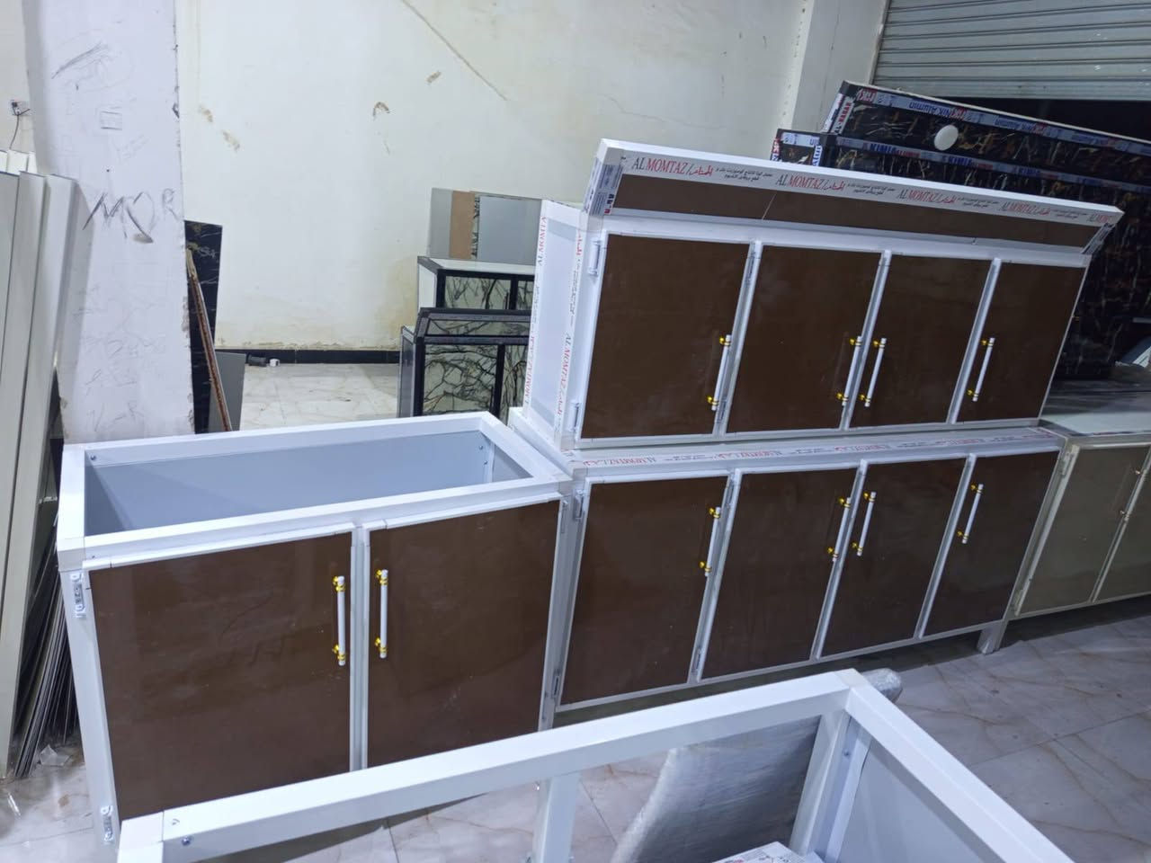 سلام عليكم ورحمة الله وبركاته كاونتر ومترين ونص سعر  خاص رقم الهاتف *********** مكاني ناصريه حي فداء شارع ابو لبنان بنهايه
