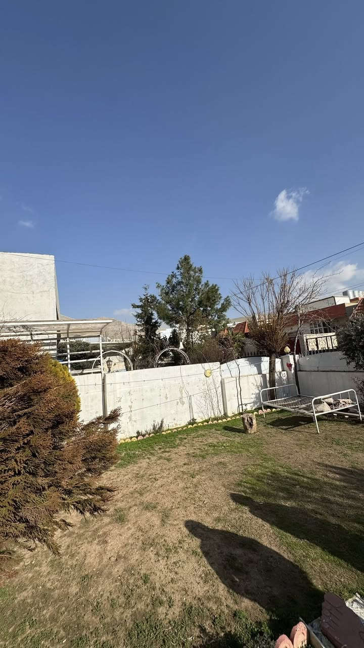 سەرەتا بەناوی خودا 
کۆدی /10912
خانوو بۆ فرۆشتن  
📍ناونیشان/ کۆمپانیای نەوزاد 
زۆنی دوو
📐ڕوبەر / 200 مەتر + 30 مەتر مەتروکە
📏پێشی/ 10 بە 23
🛣️شەقامی/ 12 مەتری
🌕 ڕوو / ڕۆژ هەڵات  
🏗️پێکهاتوەلە/ 1 نهۆم  

 پێک هاتوە لە ( میوان + متبخ  + مساعد متبخ+ مشتملات + 2نوستن + ژێرزەمین + هەورەبان ) 

ــــــــــــــــــــــ
🖊️/ بۆ زانینی نرخ  کۆمێنت بکە 
ــــــــــــــــــــــــ
بۆ پەیوەندی📞
☎️***********
☎️***********
ـــــــــــــــــــــــــــ
تۆی بەڕێز موڵکت هەیە دەتەوێت بیفڕۆشیت یان بیدەیت بەکرێ زانیاریەکانمان بۆ بنێرە هاوکارتان دەبین 
‏‎*********** ☎️واتس ئاپ"فایبەر 
‏‎یان سەردانی نوسینگەی(جوانی موڵك)بكەن
‏‎ناونیشان"ئیبراهیم ئەحمەد"بەرامبەر دیلان سیتی
