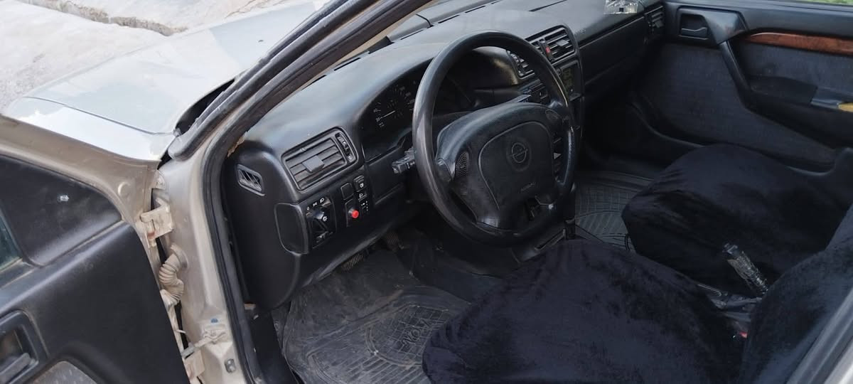 السلام عليكم من بعد اذن الأعضاء اوبل فكترا موديل 94 رقم سليمانيه دولي گير اوتوماتيك مكينه حجم 2000 السياره مكفوله من الضربه والصبغ بيها مكانات تقحيل السياره من فضل الله جاهز من كل شي مكينه كير كهربائيات صدر دواخله كلش حلوه واصل تبريد السياره متواجدة بكركوك(الحويجه)تحويل مباشر السعر 46$وبيها مجال قليل حك الجيه للتواصل الاتصال(***********)وات ساب او(***********)
