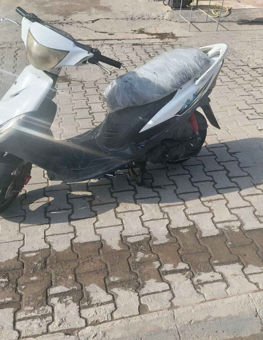 السلام عليكم ماكس عدلة للبيع دراجة كلهة بلادية و كفر بلادي مكينة خرسةما تسمعة صوته.  كلشي شغال بس فيشة الدشبول تعبانة و السلف ساعة يشتغل و ساعة لا  مكاني بغداد شارع الجوادر
سعرهة 550 رقمي 

***********
