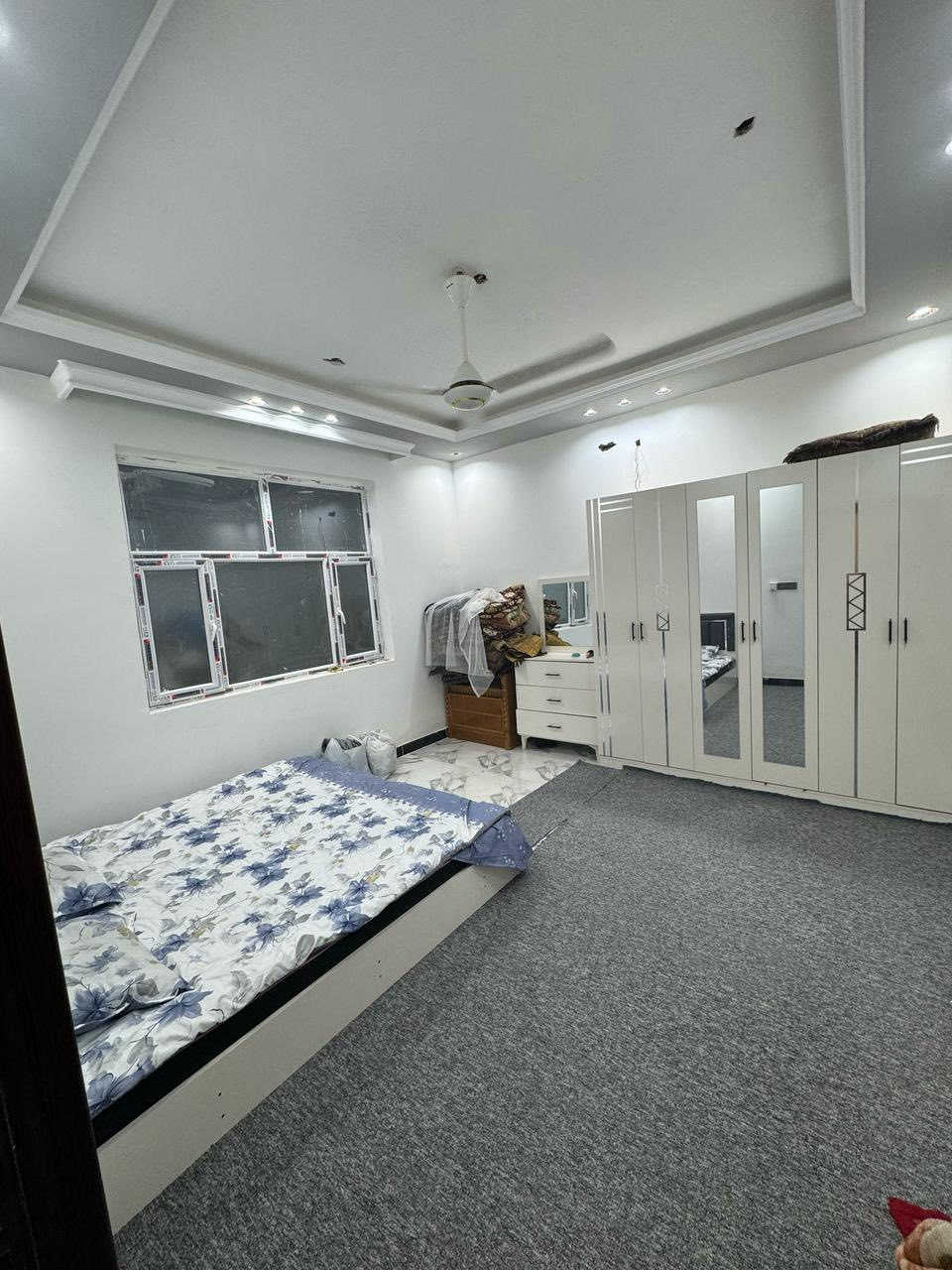 السلام عليكم
دار للبيع مجمع السلام السكني عمود رقم ١ 
خريطة خاصه تختلف عن خريطه المجمع 

مساحه 215 شارع 11 بناء طابوك درجه أولى 
استقبال 7\4
صاله عل المطبخ مساحه 60
غرف عدد 3
غرفه 7/4
غرف ثنين 5/4 +بلكونه تصلح غرفه مساحه 5/4
صحيات عدد 3
جاهز للسكن وعليه إضافات 
السعر مناسب جداً للاستفسار 
***********
