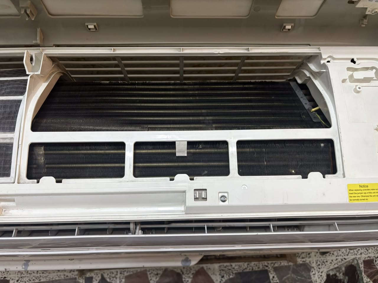 سلام عليكم
سبلت توسوت 2 طن حاربارد
غازه مقفل R-22 
بلادي ممصلح 
كامل بدون نقص
ظمان 20 يوم شرط على الشغل
السعر  ٤٢٥  الف
***********  بغداد حي الجامعه
