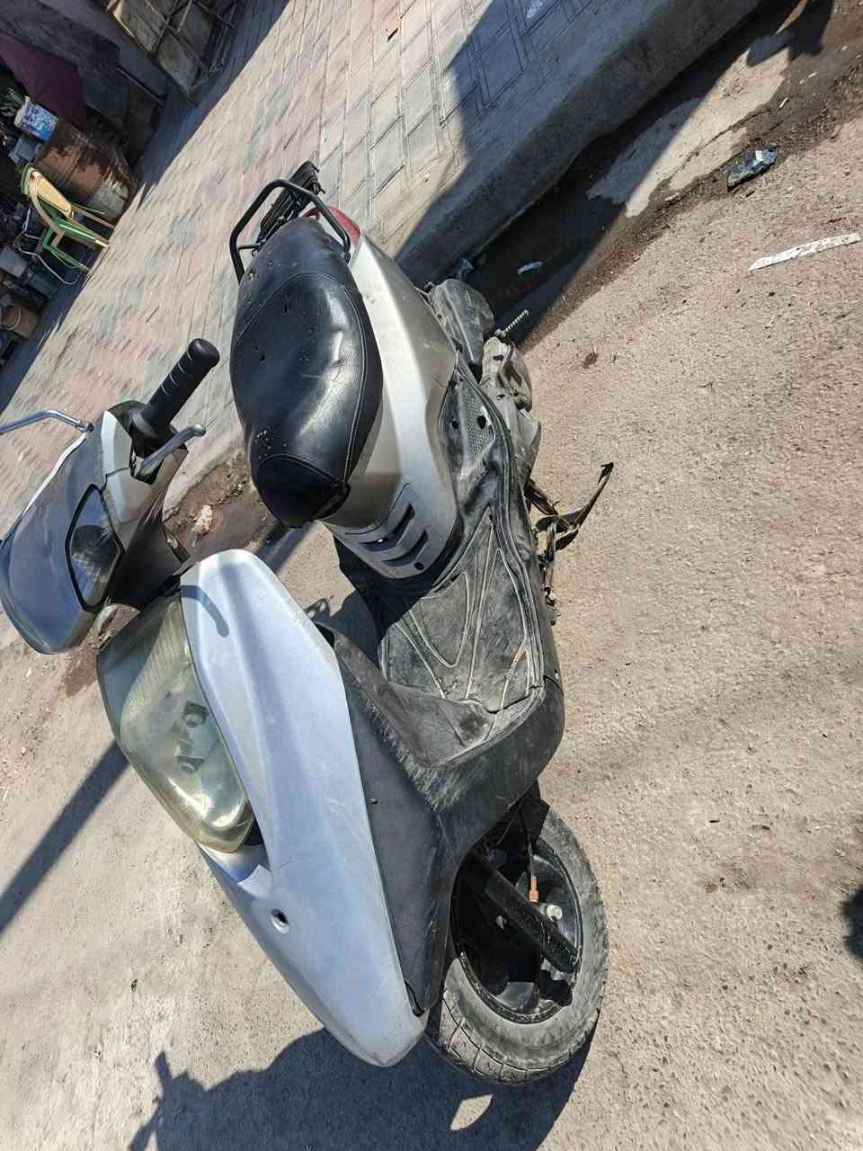 السلام عليكم دراجه بريز للبيع شغاله كامله سعر 350,000 مكاني بغداد الكاظميه هاتف***********
