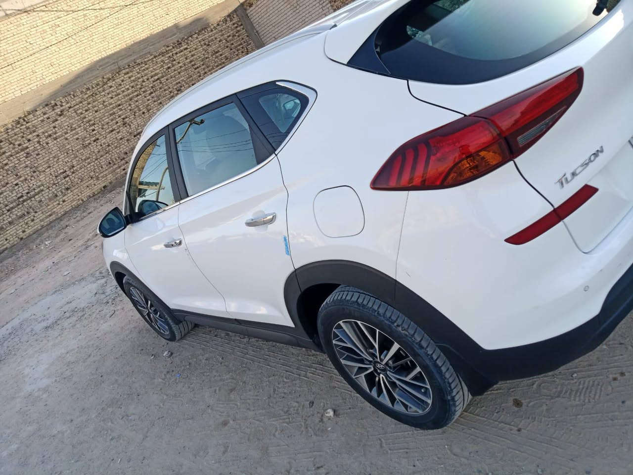 توسان 2020 خليجي كفاله عامه ماشيه 70 الف حقيقي فول مواصفات عدا البانوراما 
السعر 185$ *********** مكان السياره كربلاء

