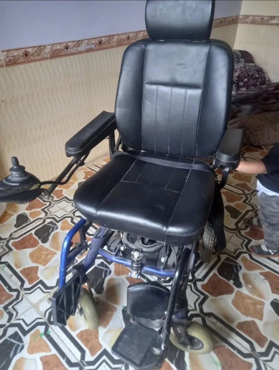 السلام عليكم ، عربانه شحن للبيع ، شغاله و كامله ، استعمال قليل ، مستعجل على بيعته ،*********** بغداد
