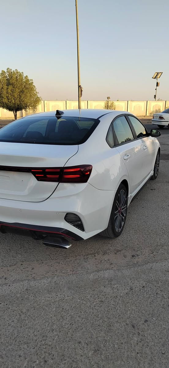 السلام عليكم
فورتي (2024)  فئة( GT) اعلى فئة🔥بالفورتي 
محرك 1600 تيربو 201 حصان 
كير DCTدبل كلج 7 نمر
ماشيه (30) الف جديده 

بدون رقم تترقم جميع المحافظات 
السياره 

المواصفات .....
1.بصمة تشغيل + ابواب وصندوق+ تشغيل عن بعد

3.رمز Gt على دشبول🔵
4.(شفتات ستيرن)🚀🚀
5.شاشة كبيرة مع نظام تشغيل ابل كار بلي
6.واندرويد اوتو
7.كاميرا دواره (وضعيات عدد2)......
8.انظمة قيادة سمارت+ وسبورت+ ونورمال 
9.🔥🥶

11.كشنات جلد حضن مطرز احمر مع علامةGT
12.نظام سماعات (هارمن كاردن)🔈🔈
13.لدات داخليه متغيره الالوان( بلادي)
14.قطعتين تبريد
15.شحن وايرليس 
16.دركة D  شكل رياضي مع ختم GT 
17.حساسات خلفية مع جرس تنبيه 
18.رادرات جانبية+ وامامية+ وتحديد مسار + كروز سرعه
19.قياده ذاتيه
20.اوتو هولد+ هاند بريك بصمه
21.نقطة عمياء 
22.كات دوسات جانبية بلادية 
23.دبل اكزوز
ويل كب كروم حجم 18رياضي

بيع فقط بدوون مراوس

السعر 130 بيه مجال بسط
***********
